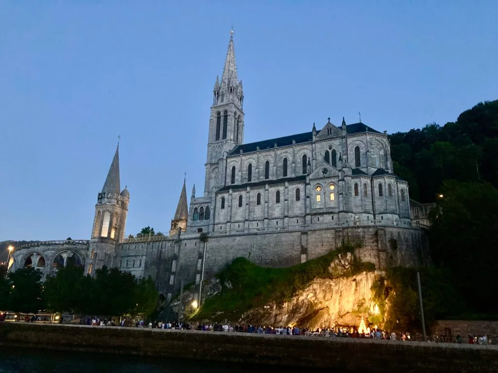 sanctuaire à lourdes