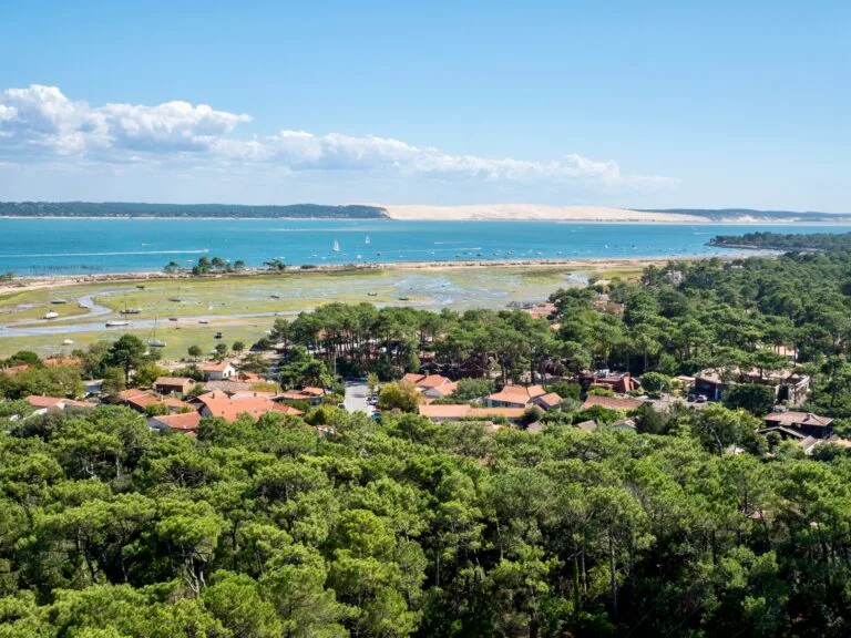 vue sur le bassin d'arcachon et la dune du pilat depuis le phare du cap ferret