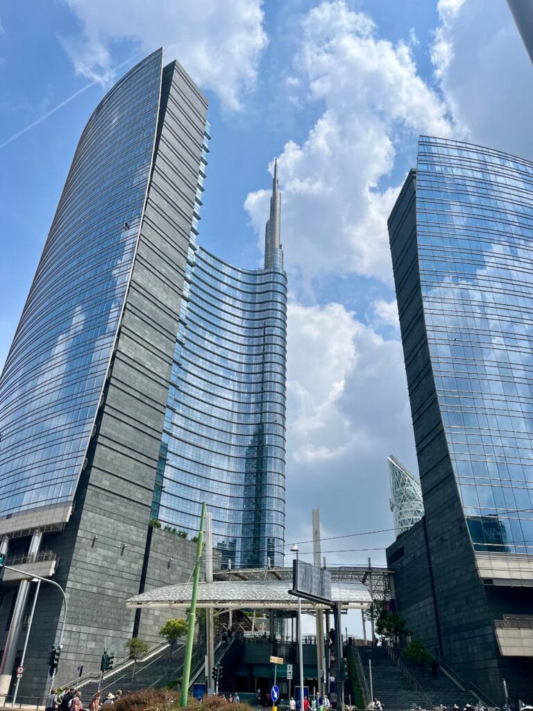 building dans le quartier Garibaldi à Milan