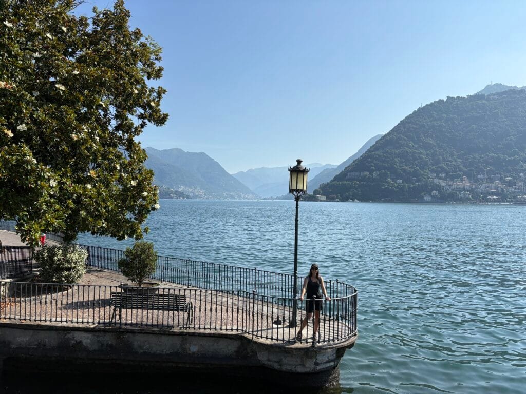vue depuis la Passeggiata Lino Gelpi à Côme