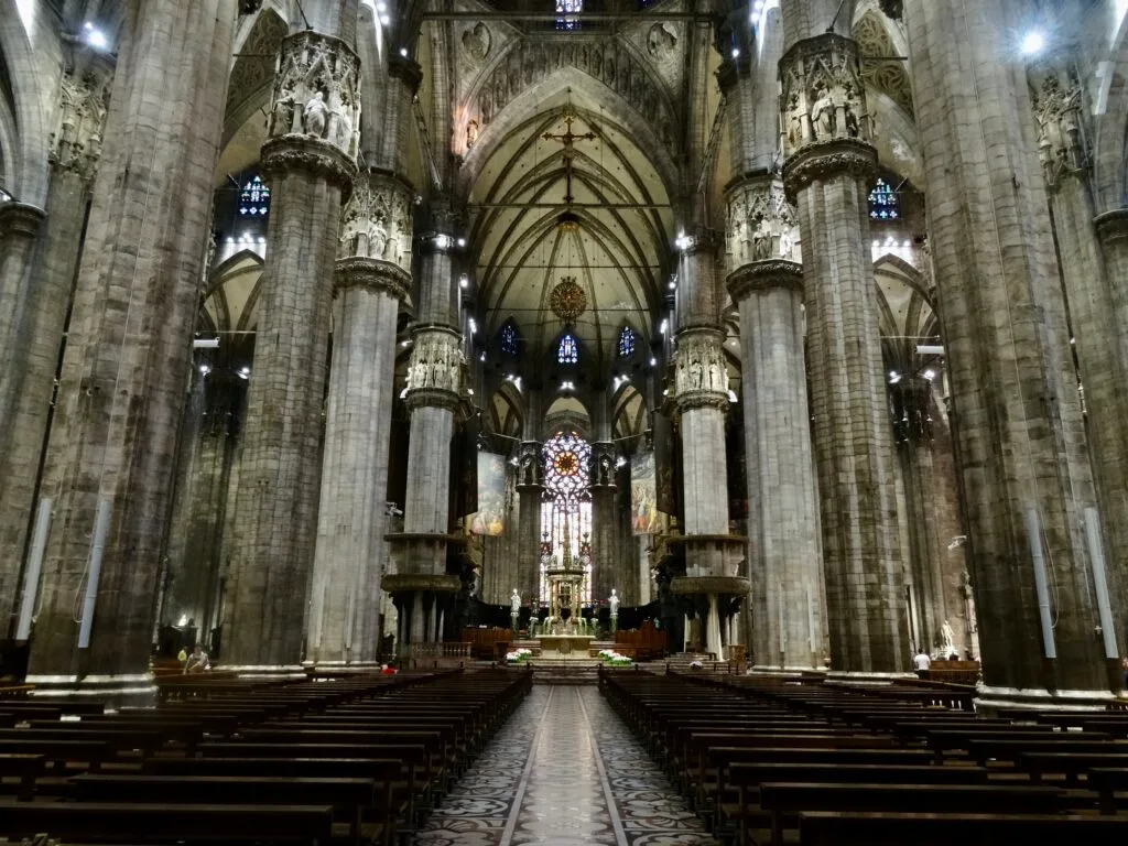 intérieur du duomo à milan