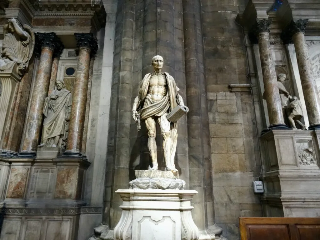 statue duomo milan