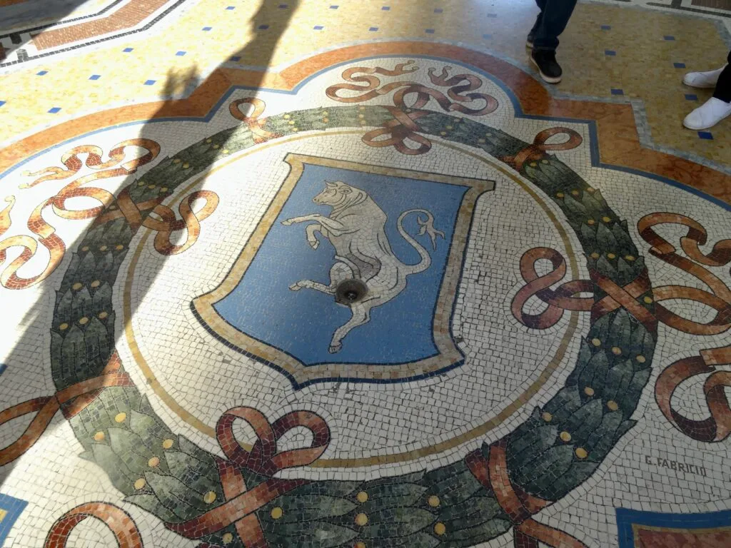 taureau dans la Galerie Vittorio Emanuele II à milan