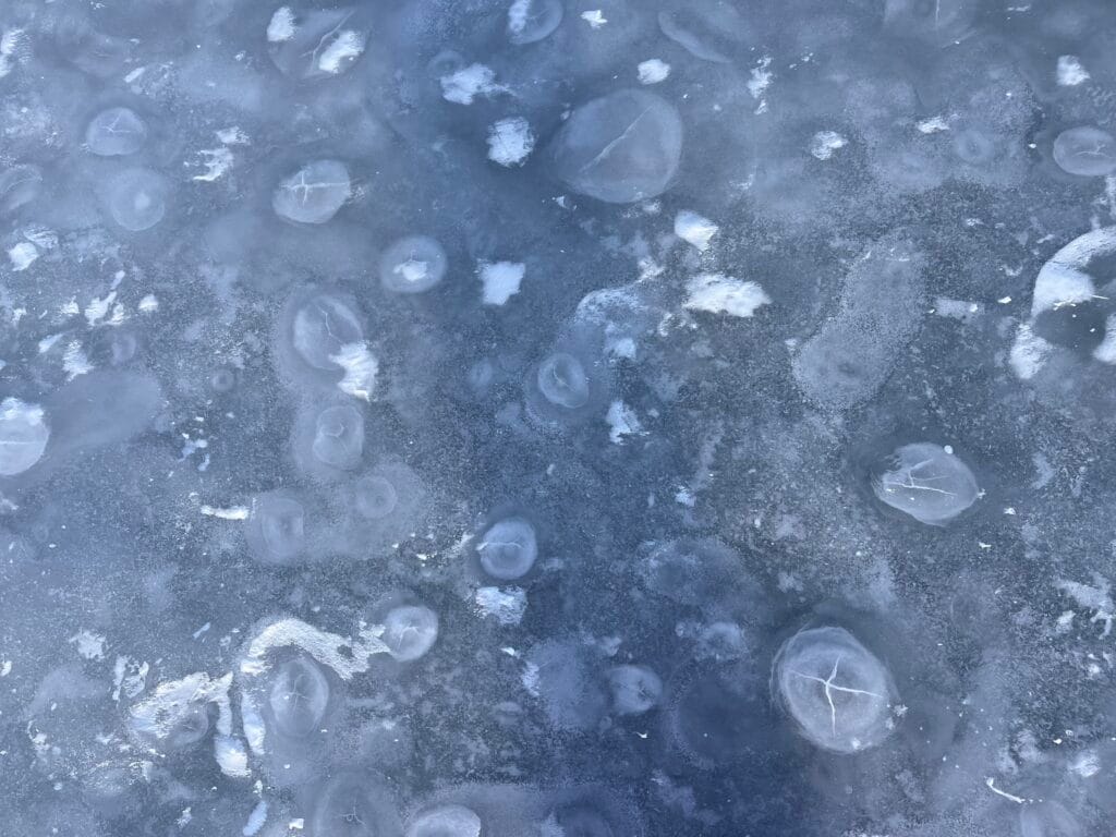 lac gelé d'abisko en laponie suédoise