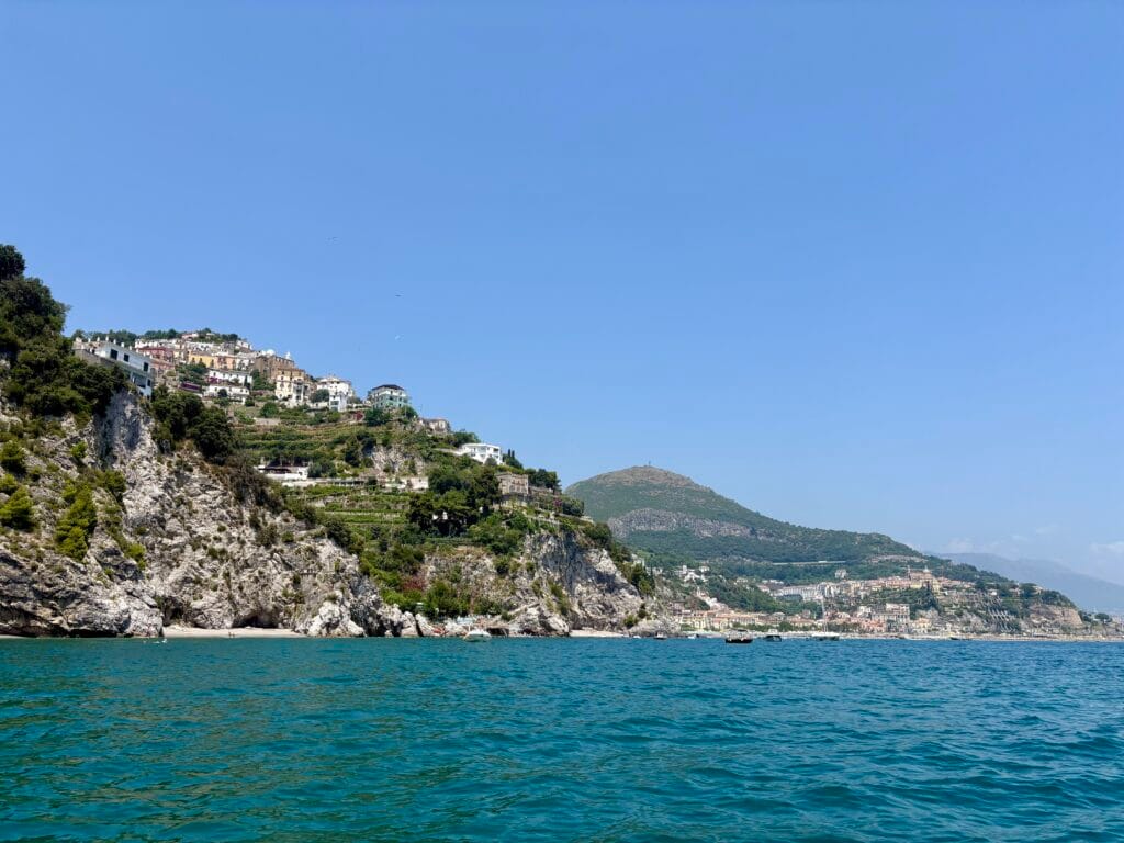 vue sur la côte à vietri sur mar