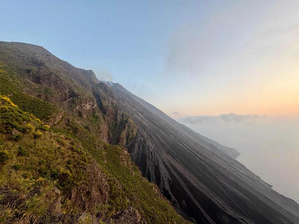 point de vue sur la Sciara del Fuoco à Stromboli