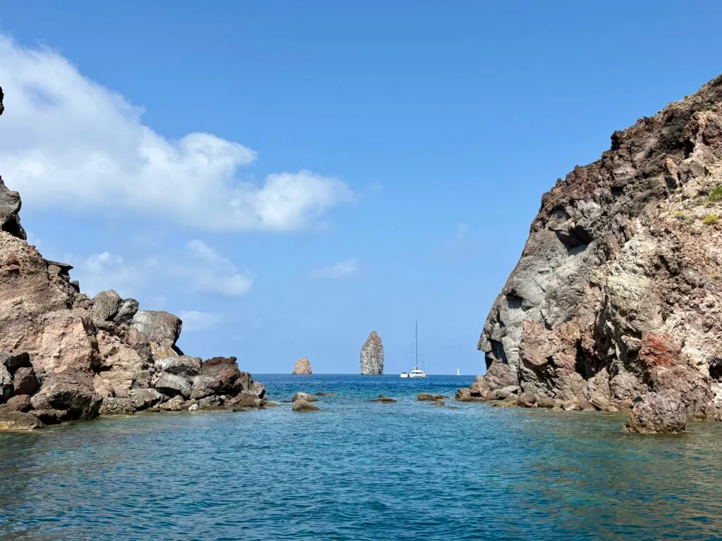 vue sur faraglioni à Lipari