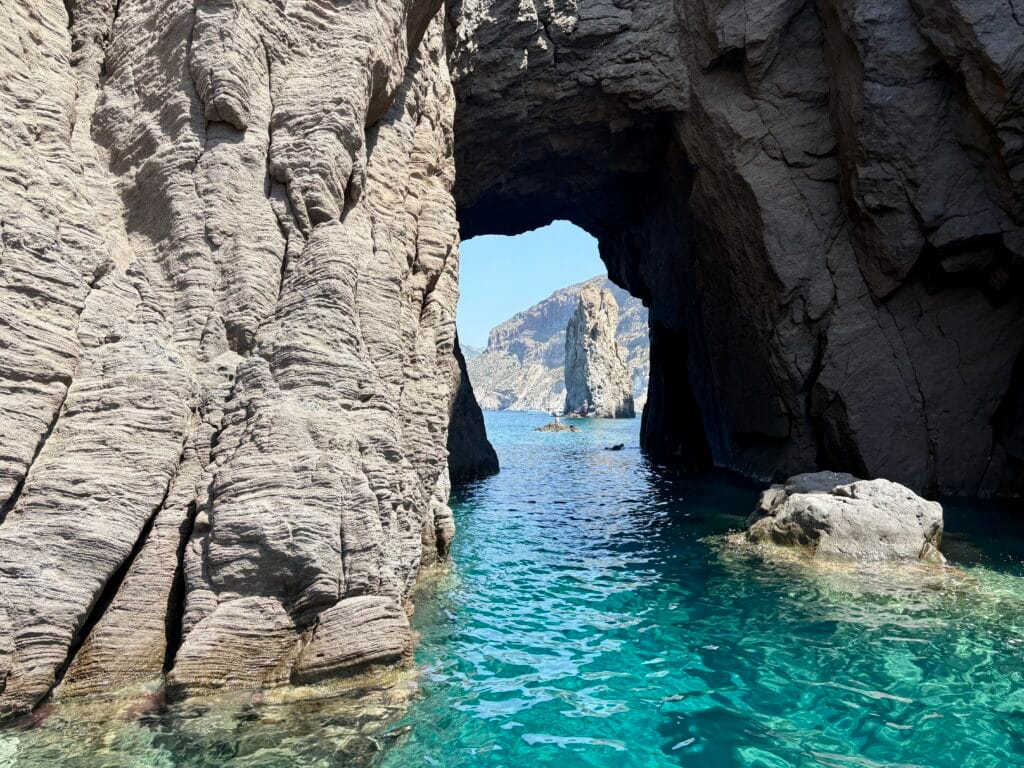 vue sur faraglioni à Lipari