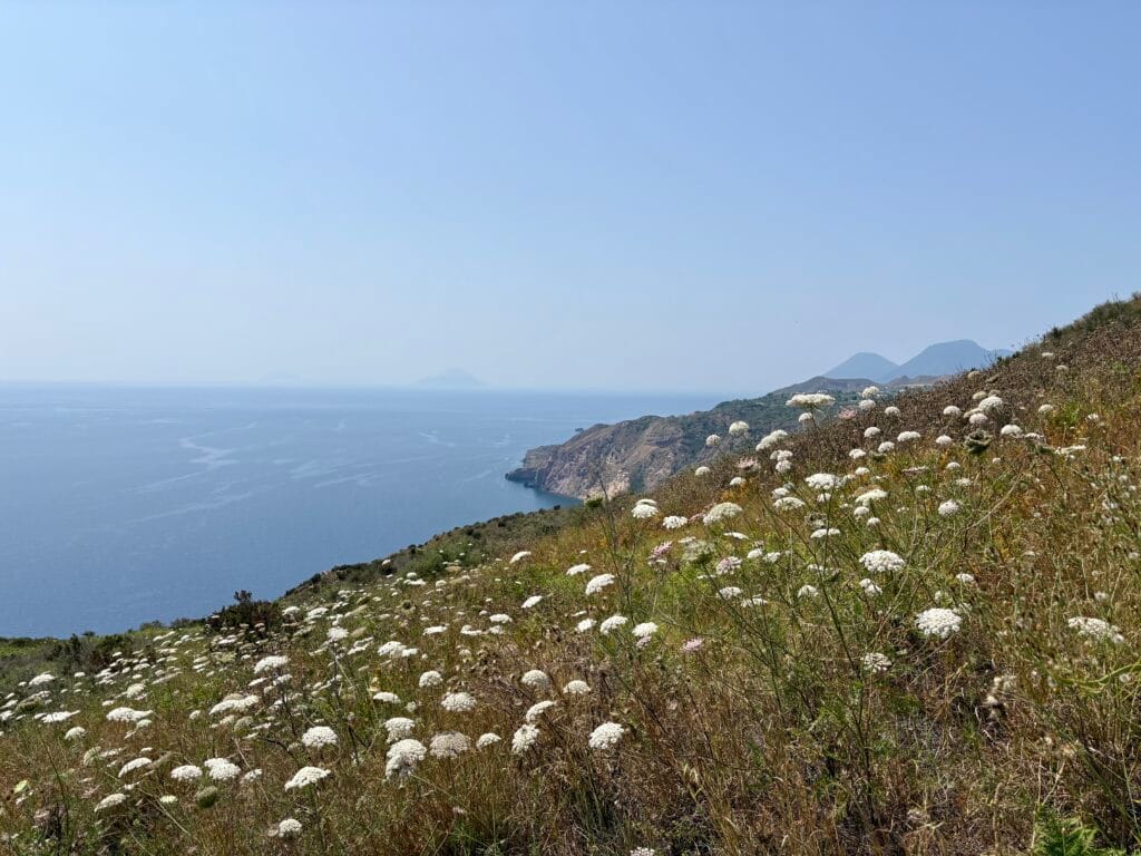 randonnée sur la côte à Lipari