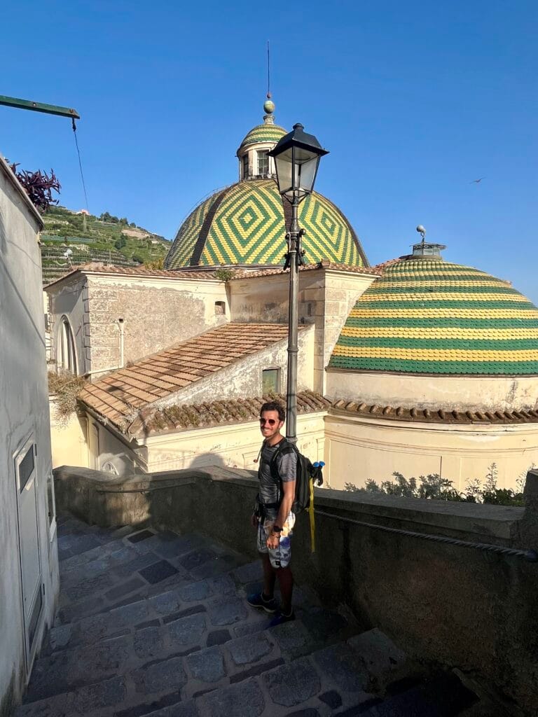 église à maiori sur la côte amalfitaine