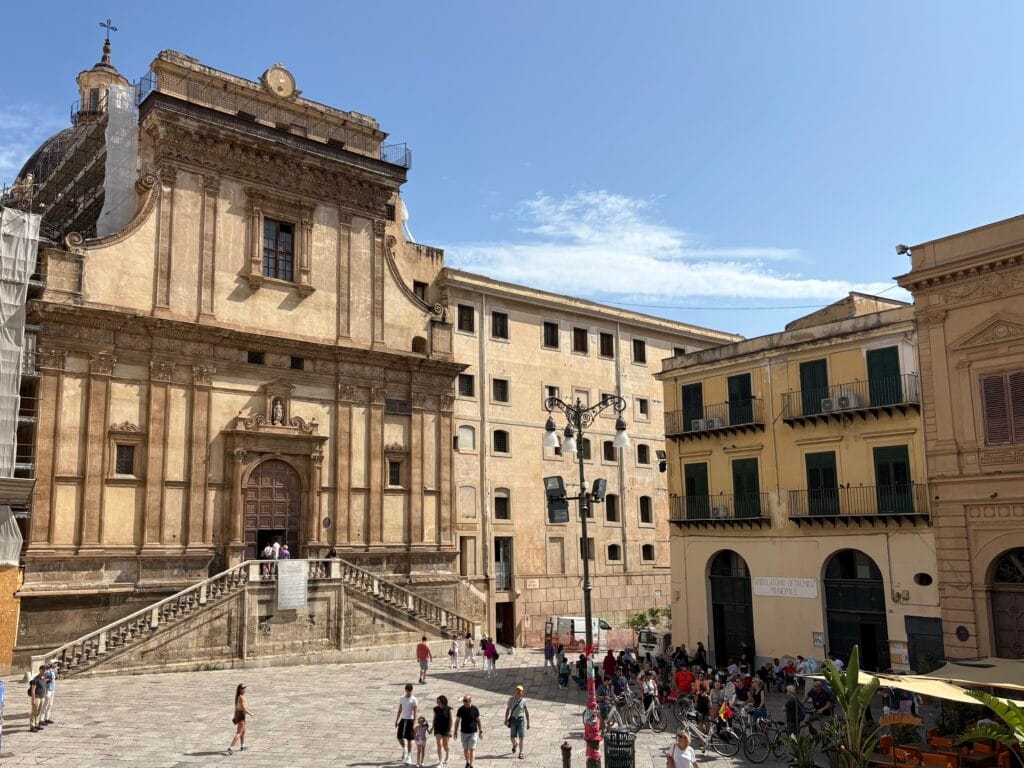 vue sur le monastère de santa catarina depuis la place Bellini