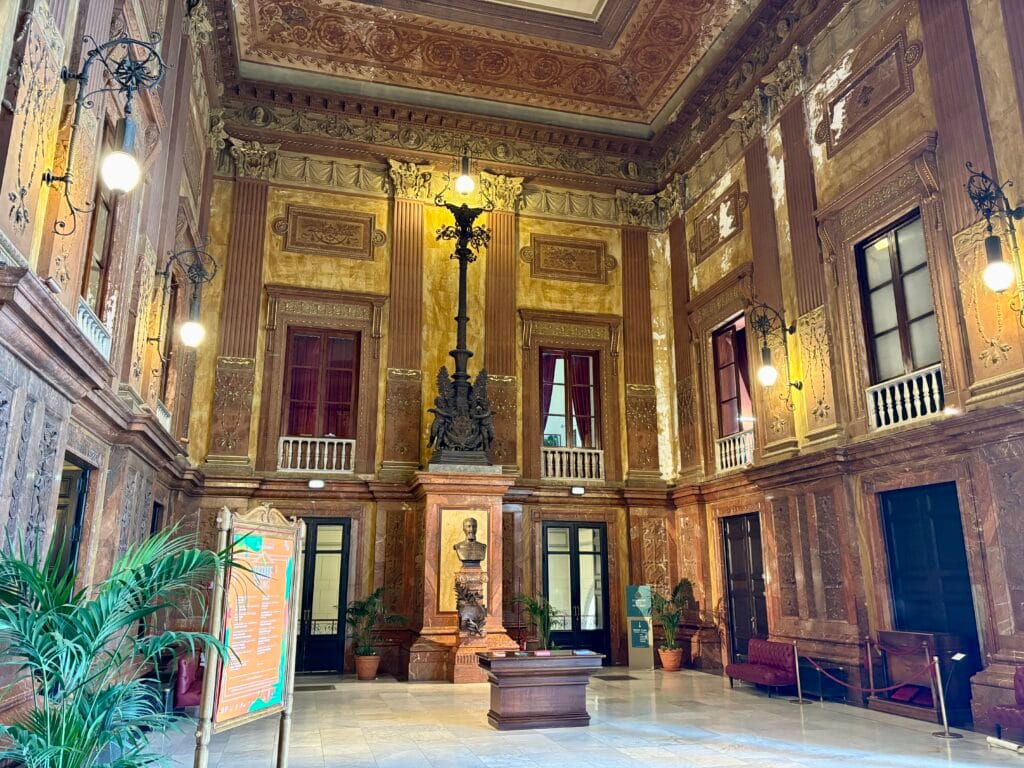 salle du foyer du théâtre massimo à palerme