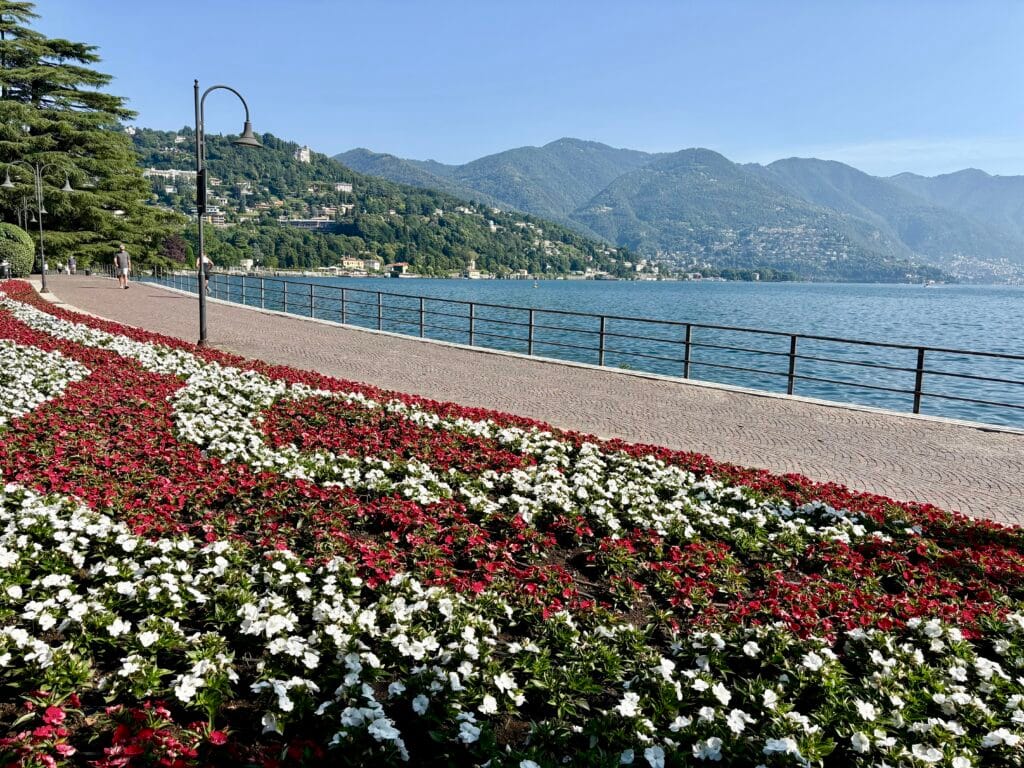 promenade Passeggiata Lino gelpi au lac de Côme