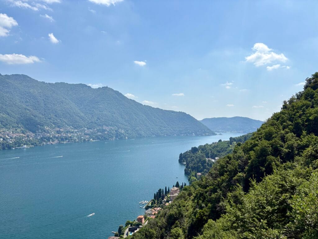 vue sur le lac de Côme sur le sentier di Sort