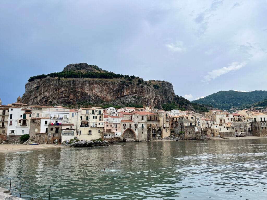 vue sur le rocher de Cefalu