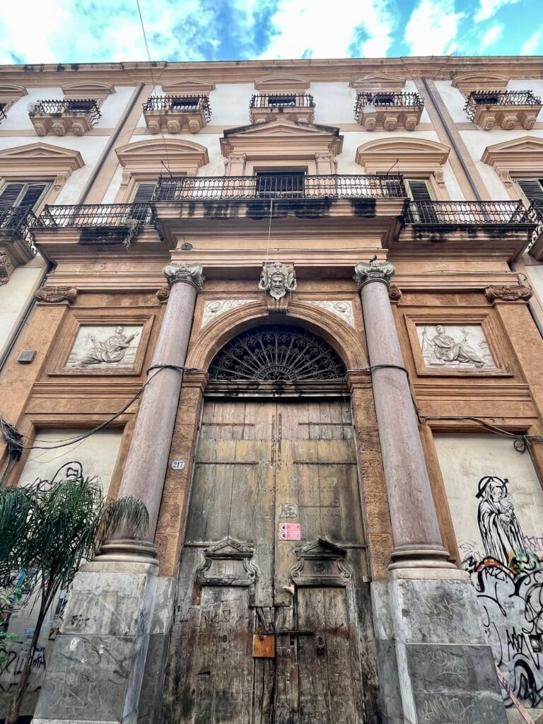 façade d'un palais à Palerme