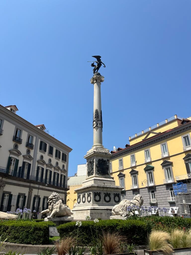 piazza dei martiri dans le quartier de Chaia à Naples