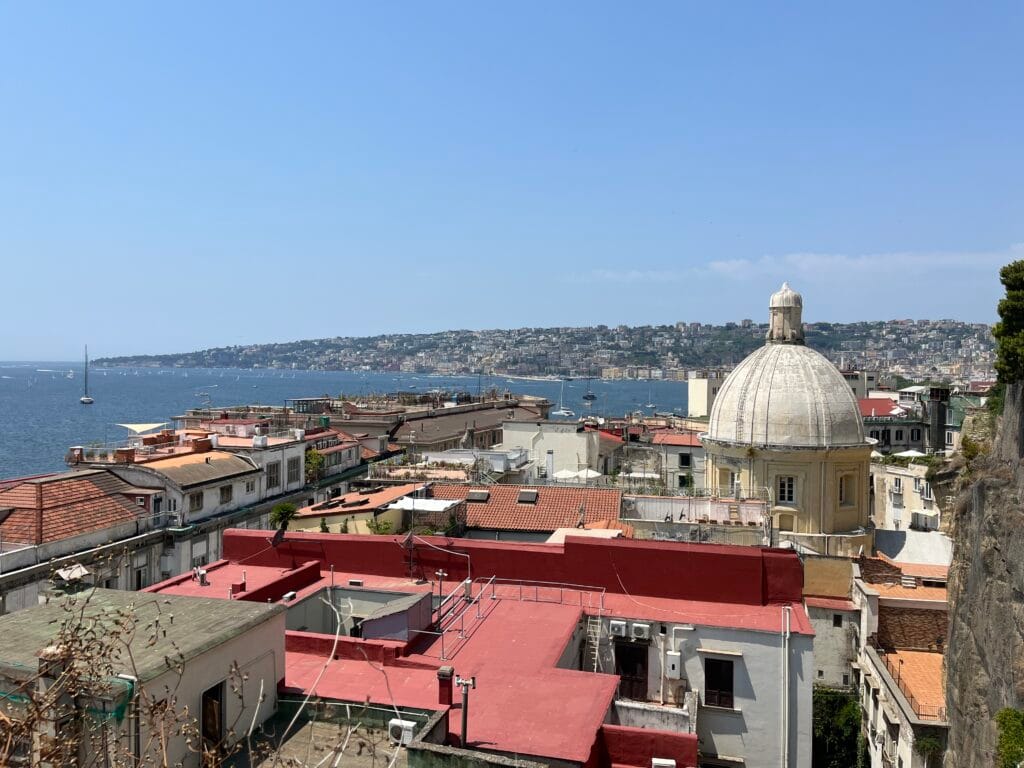 vue depuis le belvédère di Pizzofalcone à Naples
