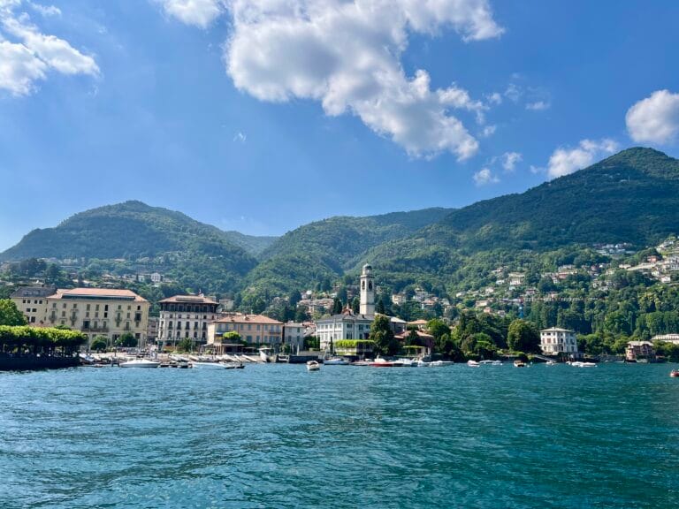 vue sur le village de Cernobbio au lac de Côme