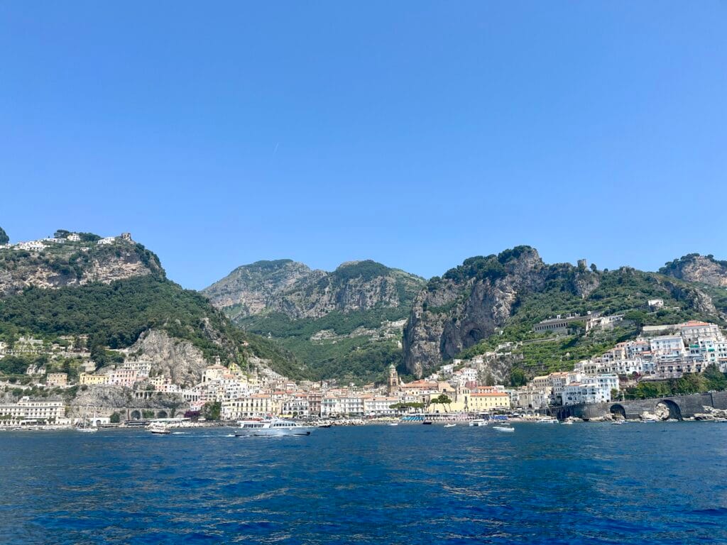 vue sur amalfi depuis la côte