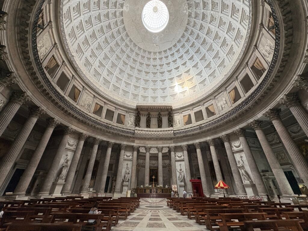 intérieur de la Passeggiata Lino gelpi à Naples