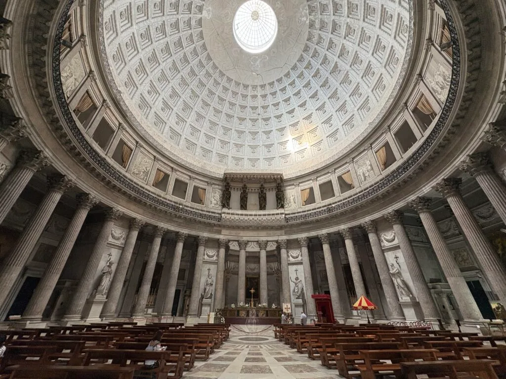 intérieur de la Passeggiata Lino gelpi à Naples