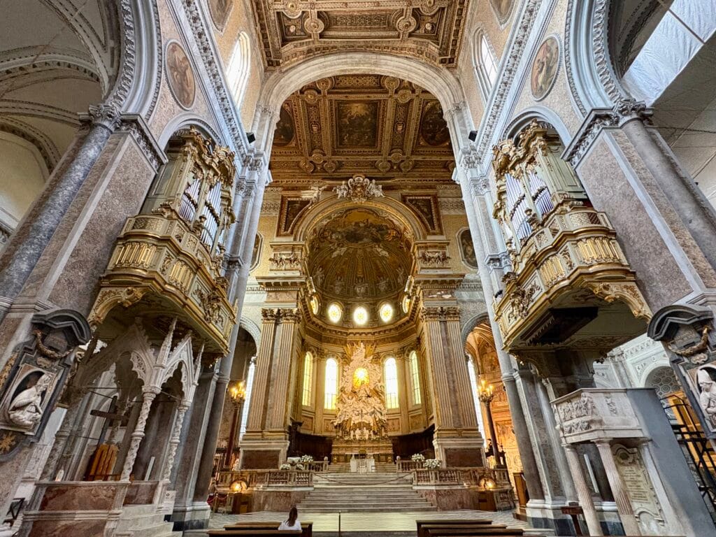 intérieur du duomo de Naples