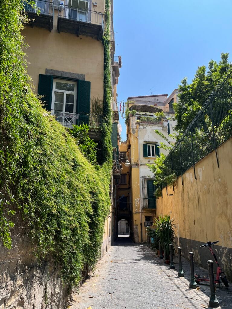 impasse dans le quartier de Chaia à Naples