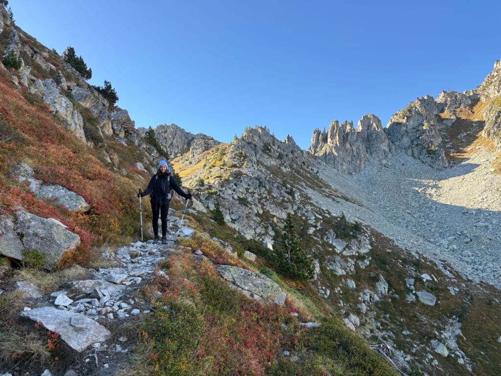 marche vers le col de la Haugade depuis le lac d'Ilhéou lors d'un trek à Cauterets dans les Hautes Pyrénées