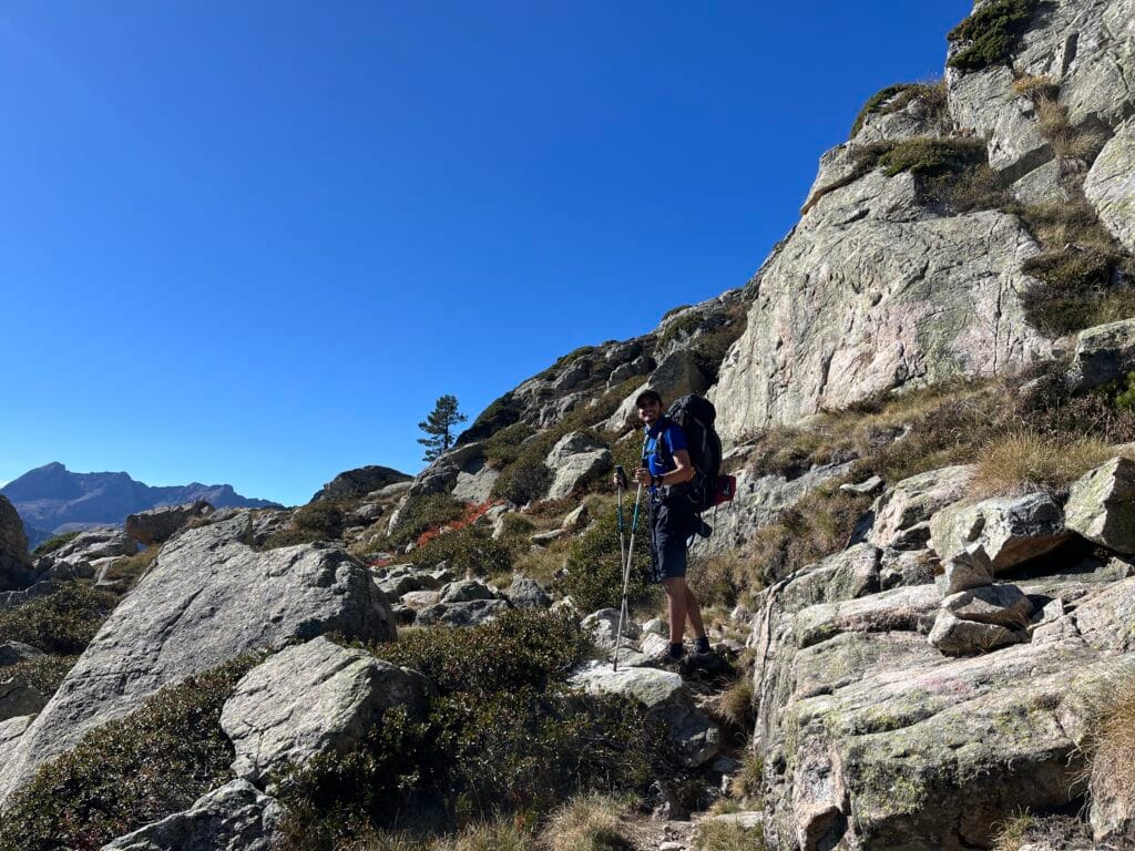 marche lors d'un trek à Cauterets dans les Hautes Pyrénées