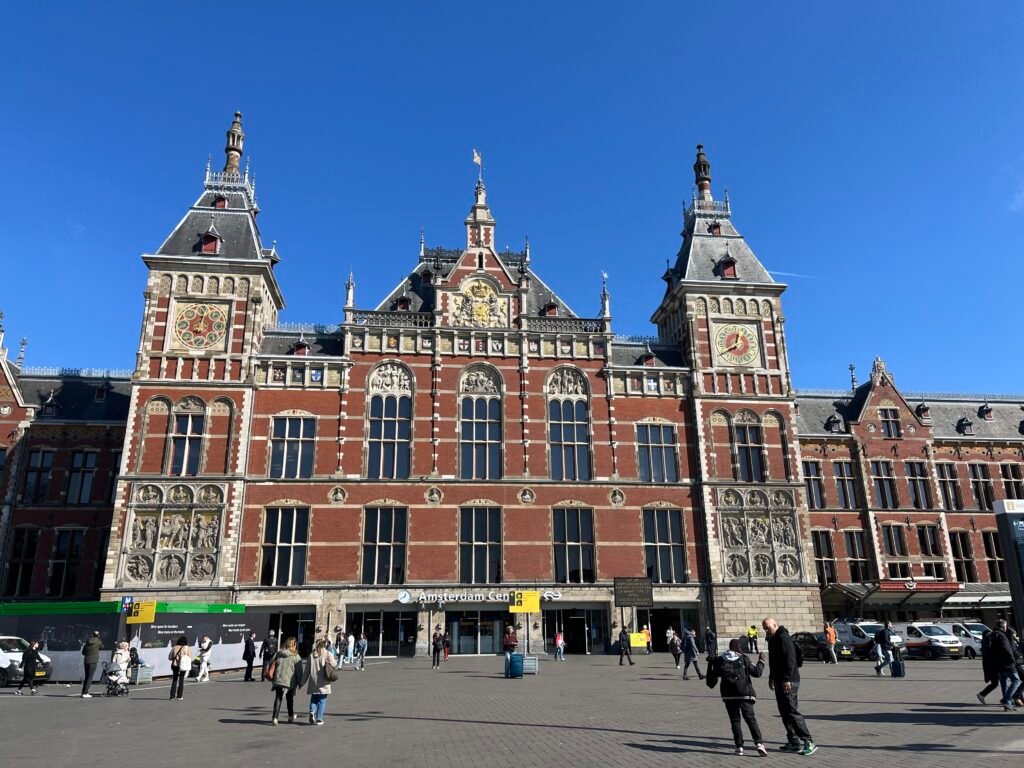 gare à Amsterdam