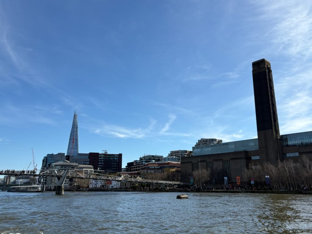tate modern depuis la tamise à Londres