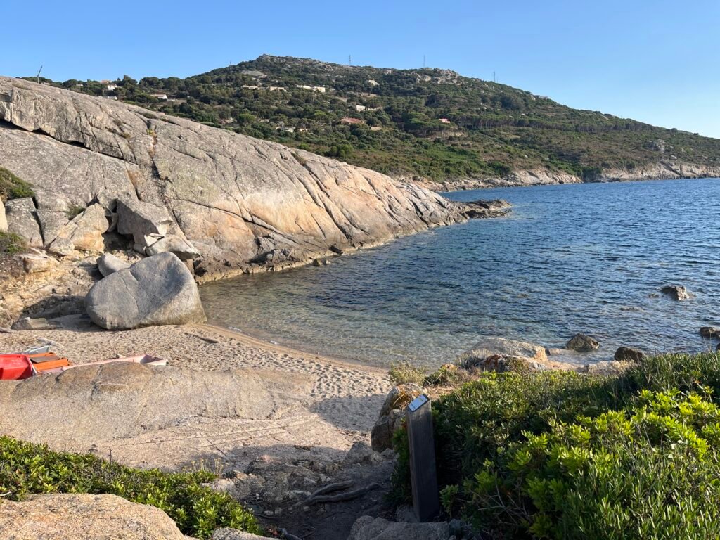 crique sur le sentier du littoral à calvi