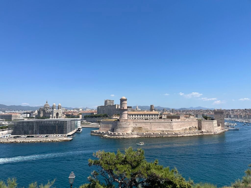vue sur le fort saint jean marseille