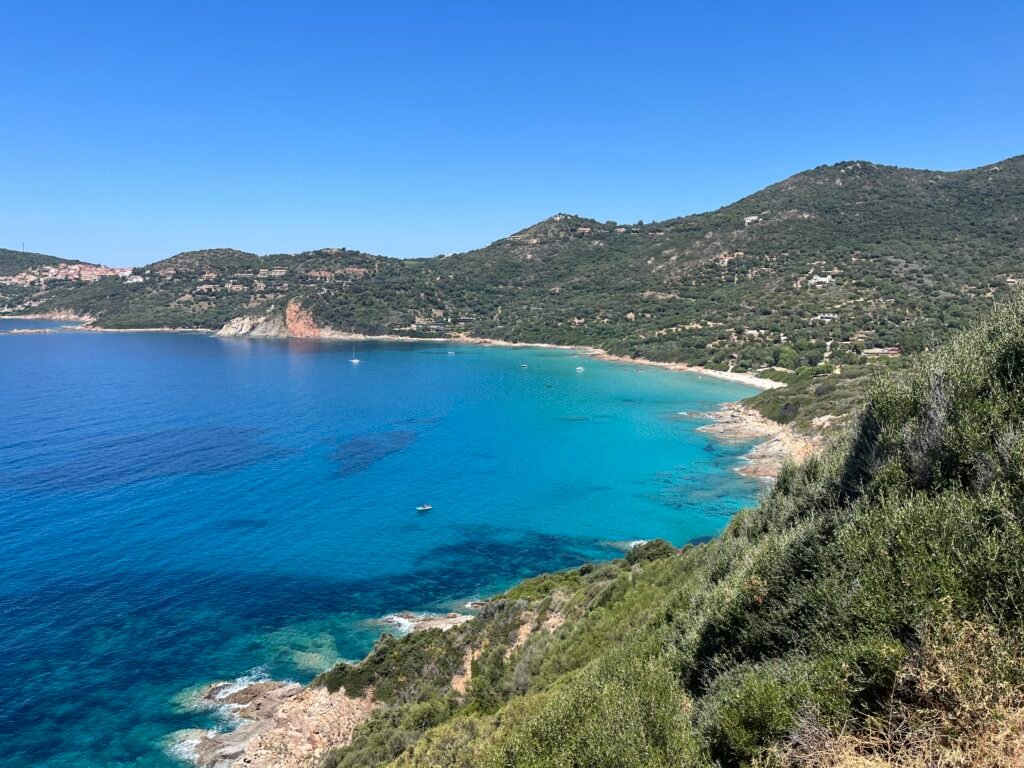 plage entre carghese et ajaccio en corse